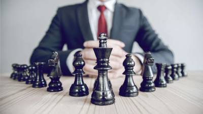 دورة القيادة الاستراتيجية والتخطيط الإستراتيجي